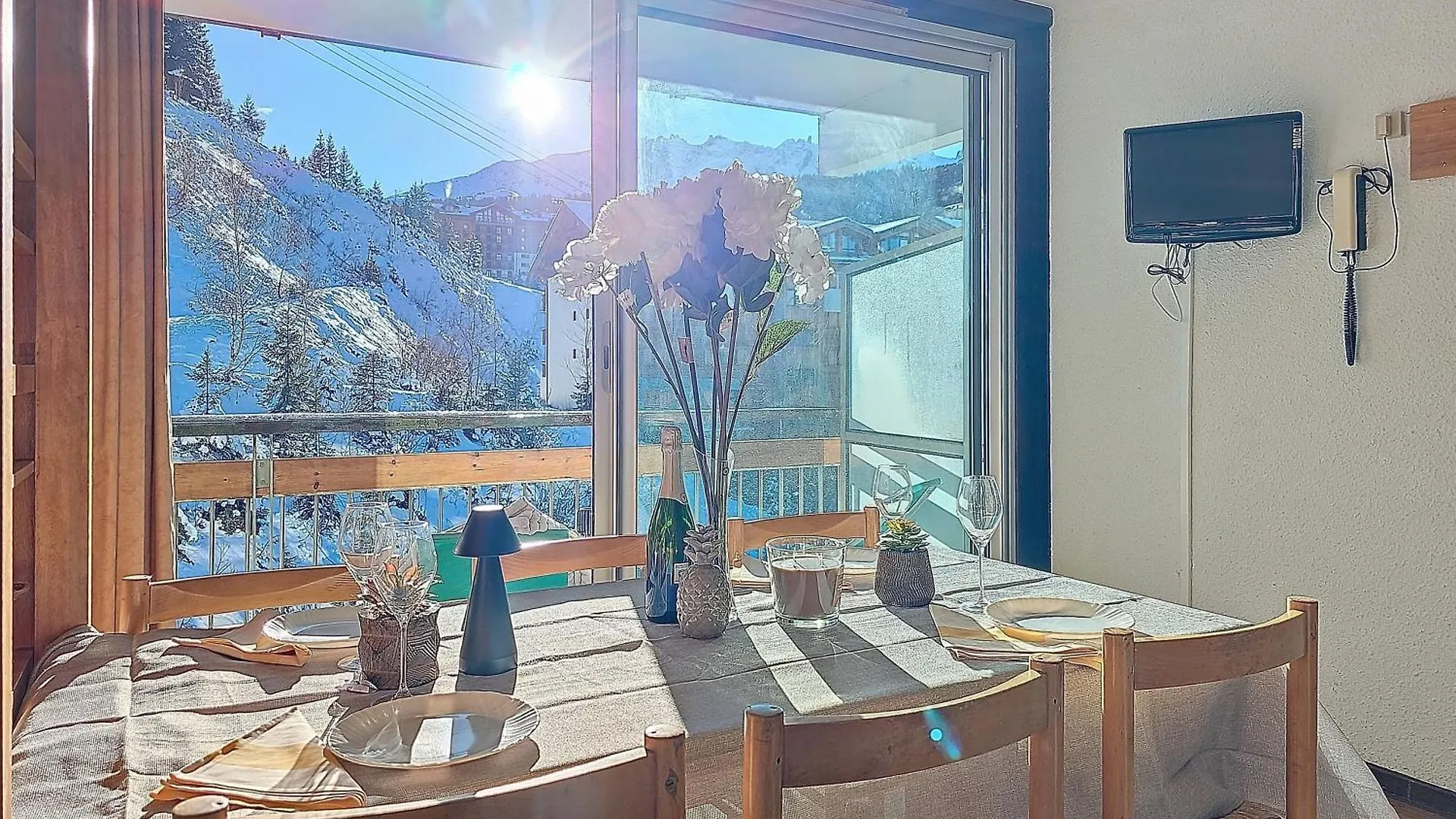 Courchevel 1650 - Mountain View - Snow Front 7S10 Apartment 0*,